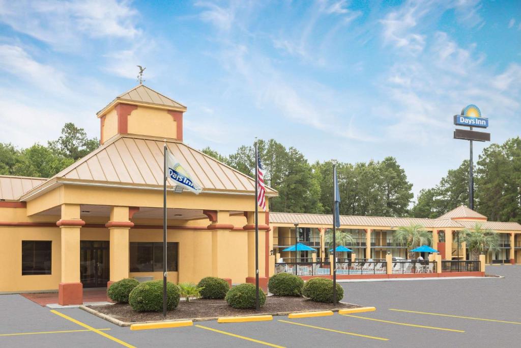 Days Inn by Wyndham Orangeburg South Main image 1